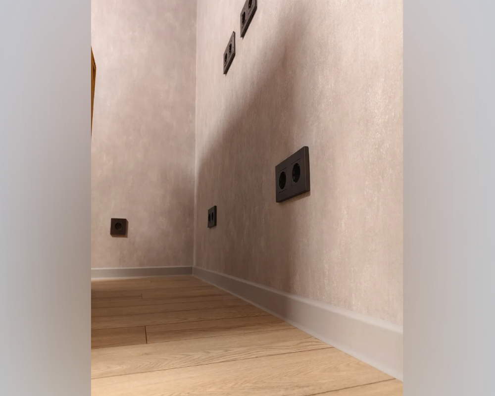 Плинтус ПВХ со съемной панелью Arbiton INDO 133 Оксфорд